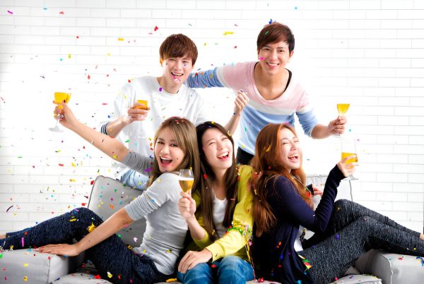 Những Ý Tưởng Trò chơi Year End Party